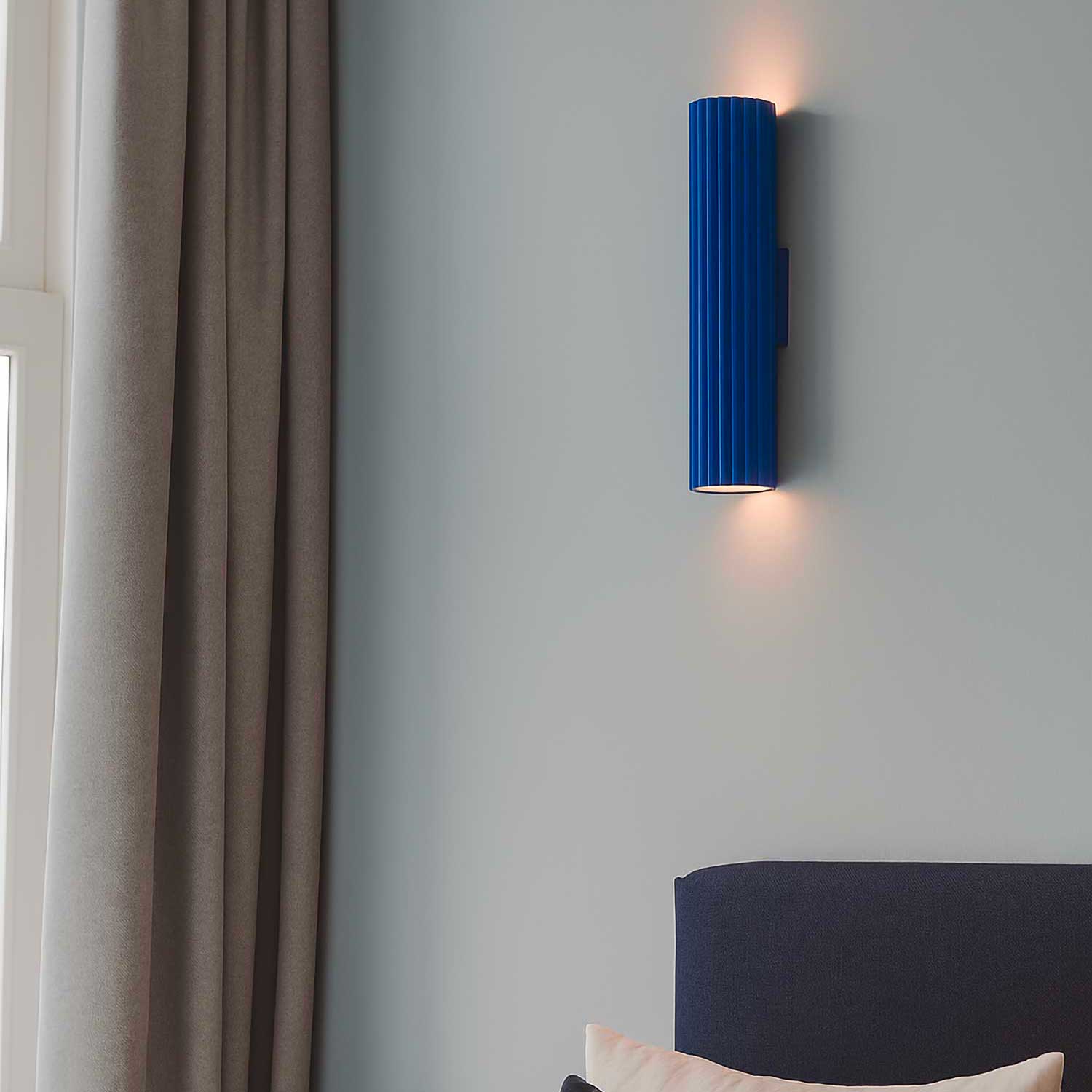 Alga - Applique murale LED en acier cannelé pour chambre