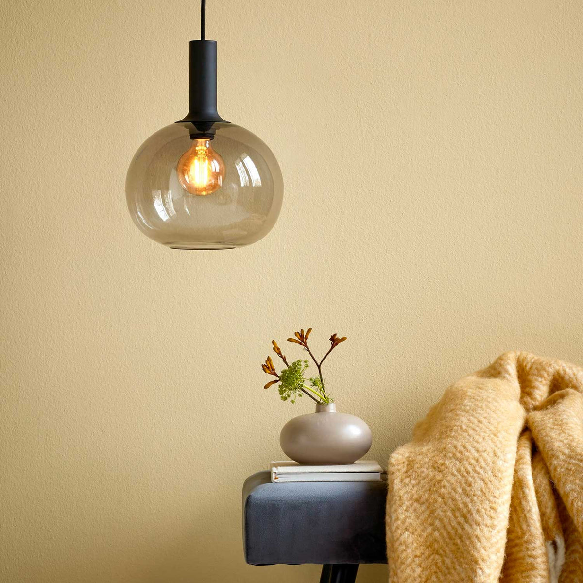 Alton - Suspension en verre soufflé opalin ou fumé et métal, style Art déco