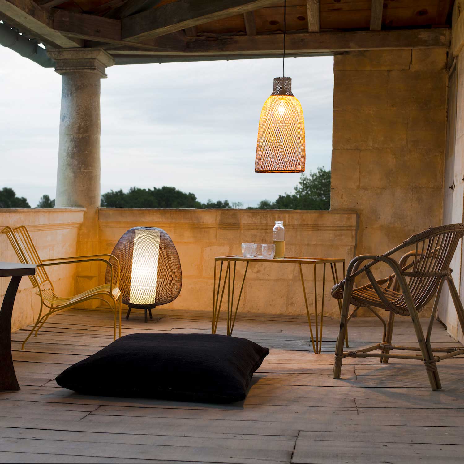 TWIGGY EGG - Lampe sur pied forme oeuf en bambou tressé
