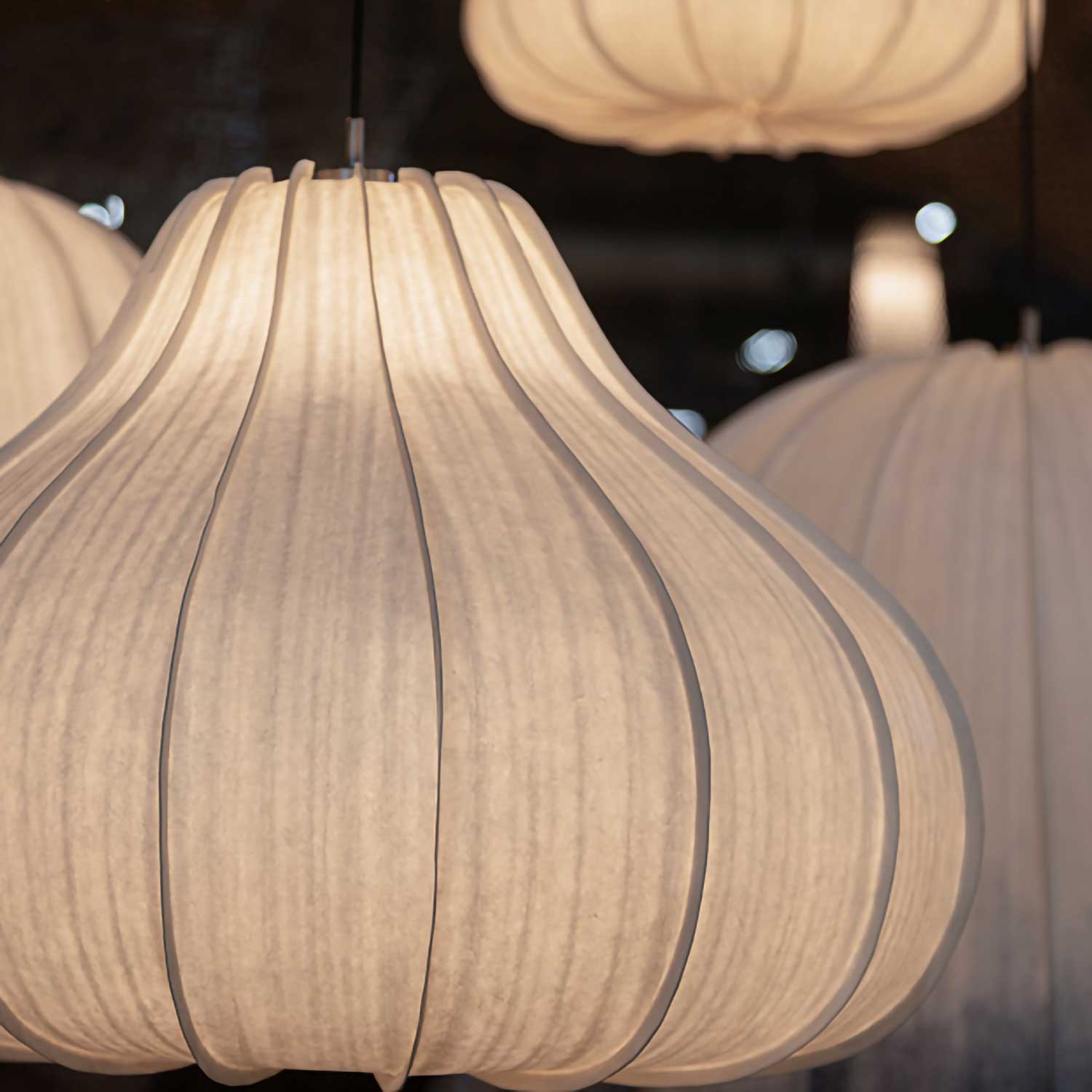 KORO – Hängeleuchte mit weißem Papierkern im japanischen Design
