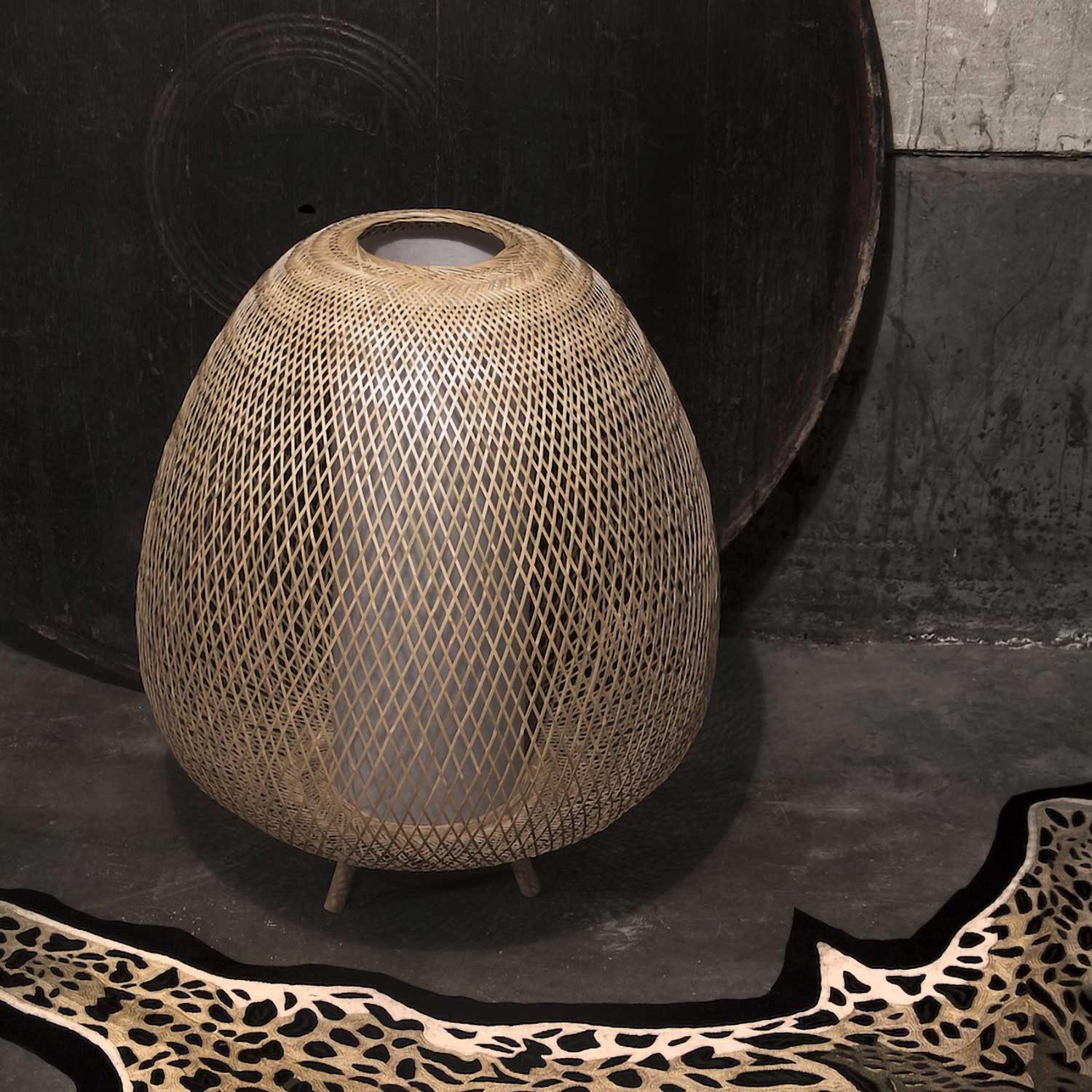 TWIGGY EGG – Eiförmige Stehlampe aus geflochtenem Bambus