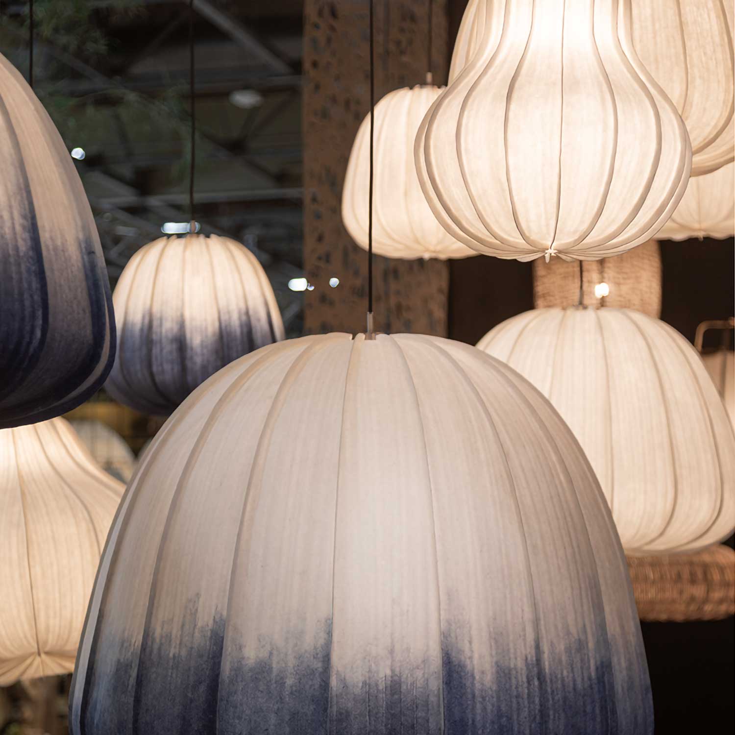 HOZUKI – Physalis-Pendelleuchte aus weißem Papier im Japandi-Stil