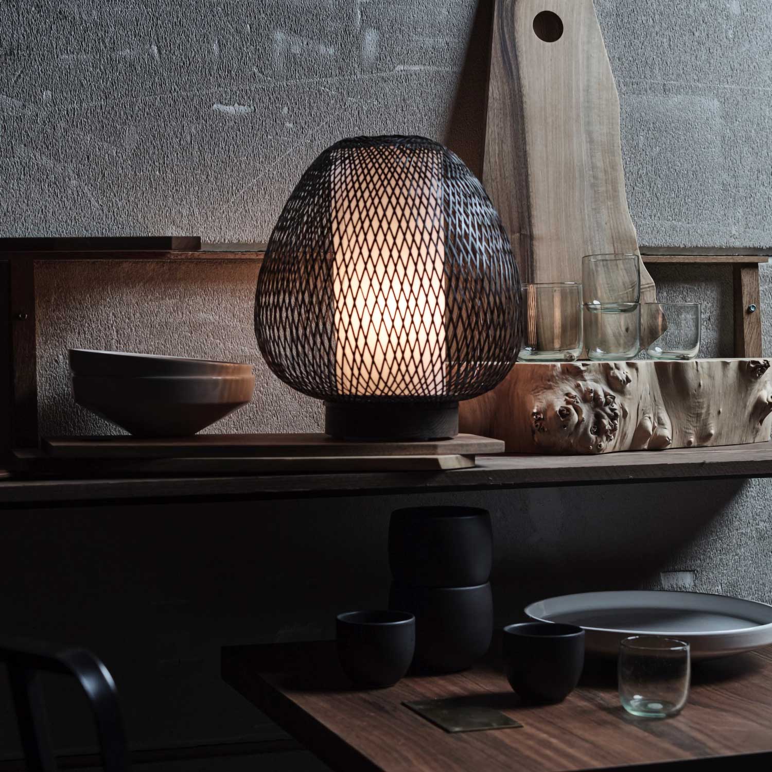 TWIGGY AW - Egg-shaped woven bamboo bedside lamp