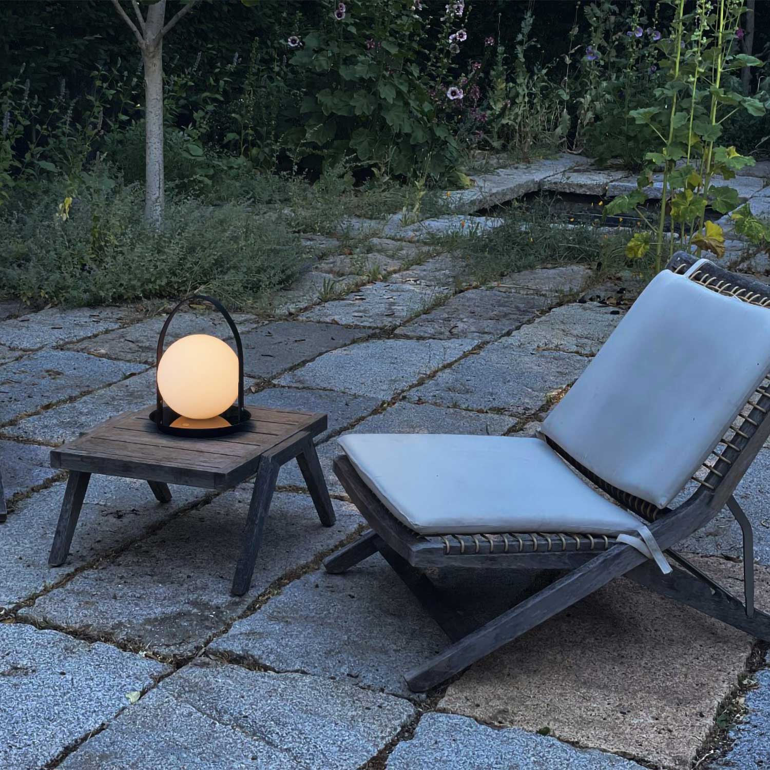 Bola Laterne - Tragbare LED-Leuchte aus Glas und Leder