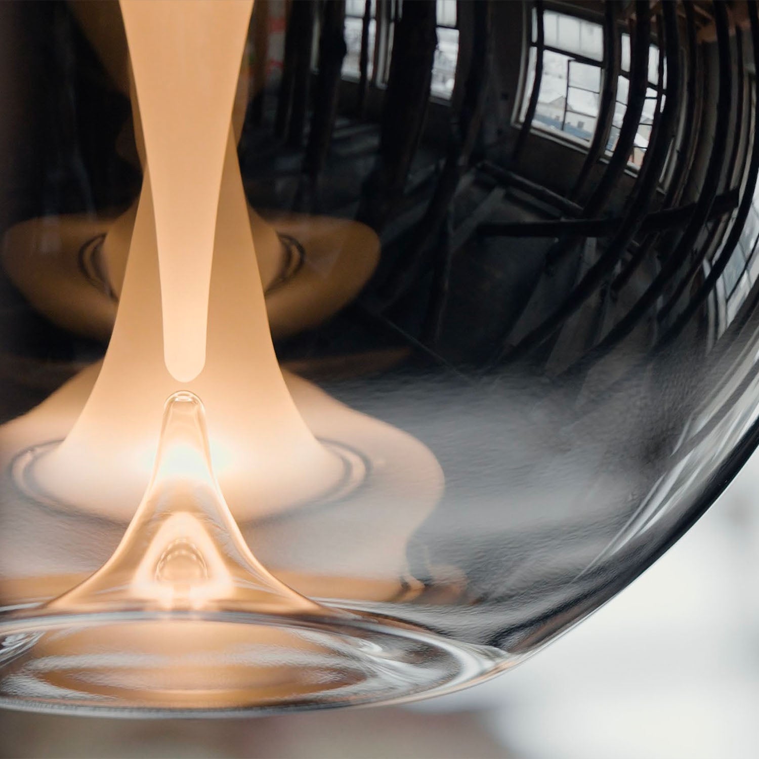 BOND – Luxuriöse Pendelleuchte, nanobeschichteter Glastropfen