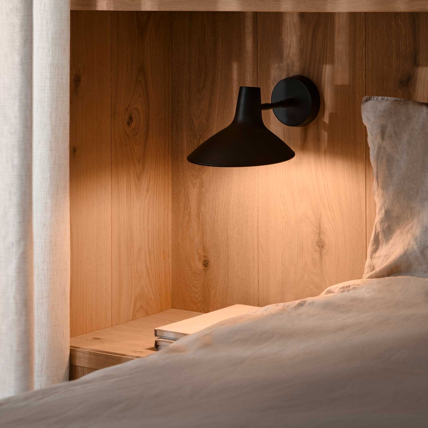 Darci - Applique murale noire pour chambre design retro