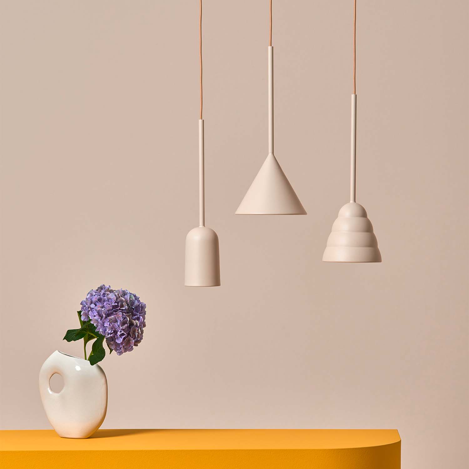 FIGURA ARC - Colorful minimalist designer pendant light