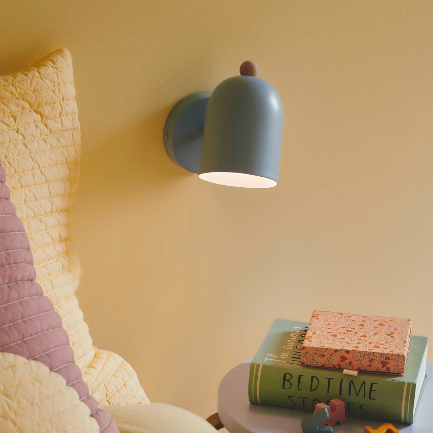 Gaston - Applique murale scandinave en acier pastel et bois pour chambre enfant