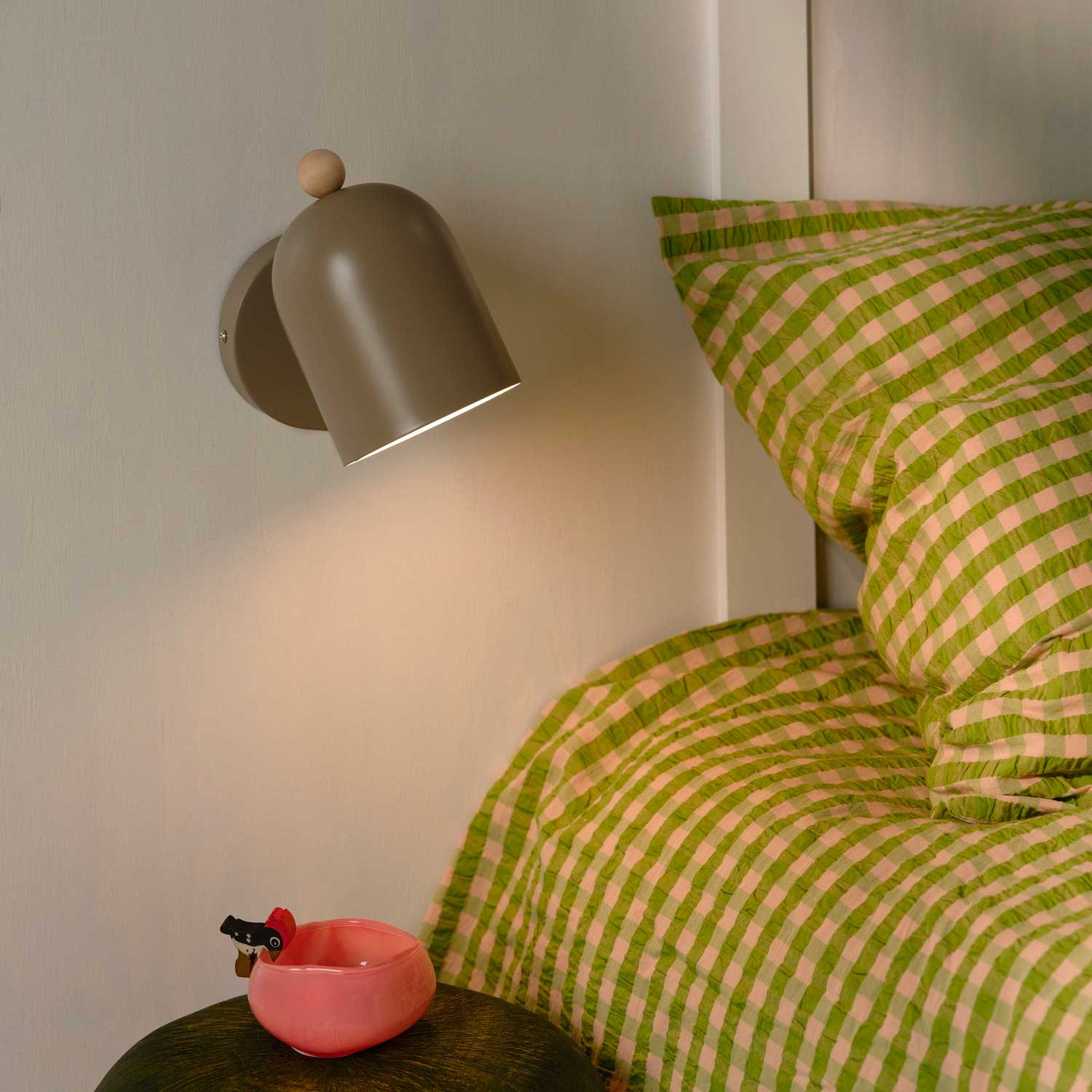 Gaston - Applique murale scandinave en acier pastel et bois pour chambre enfant