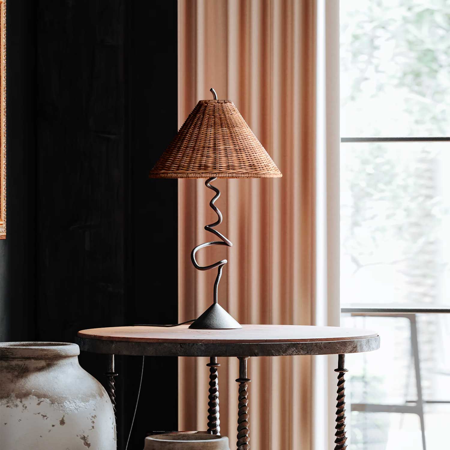 Alaric - Lampe de chevet design en acier et rotin