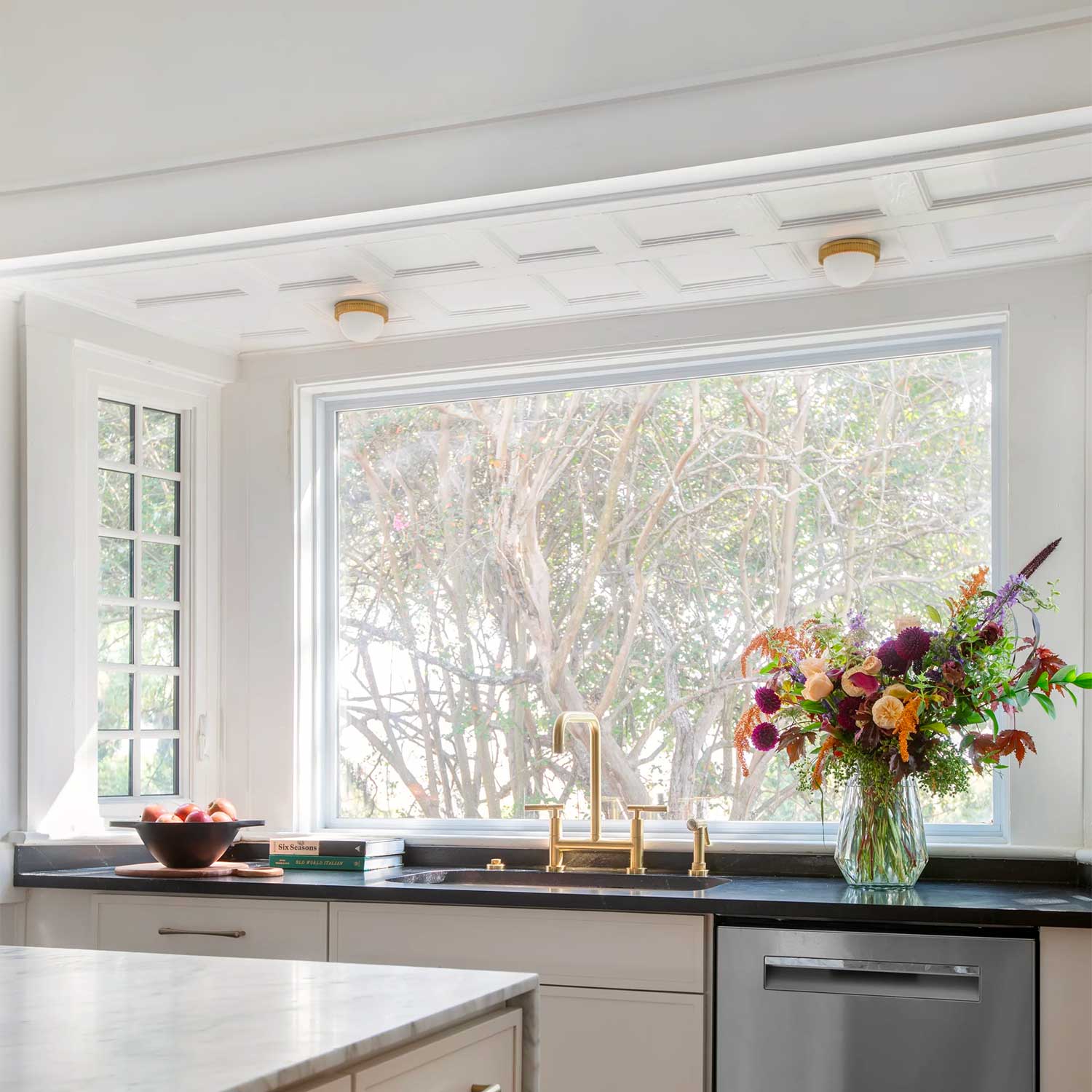 Ainsley - Plafonnier LED en albâtre et laiton pour cuisine chic