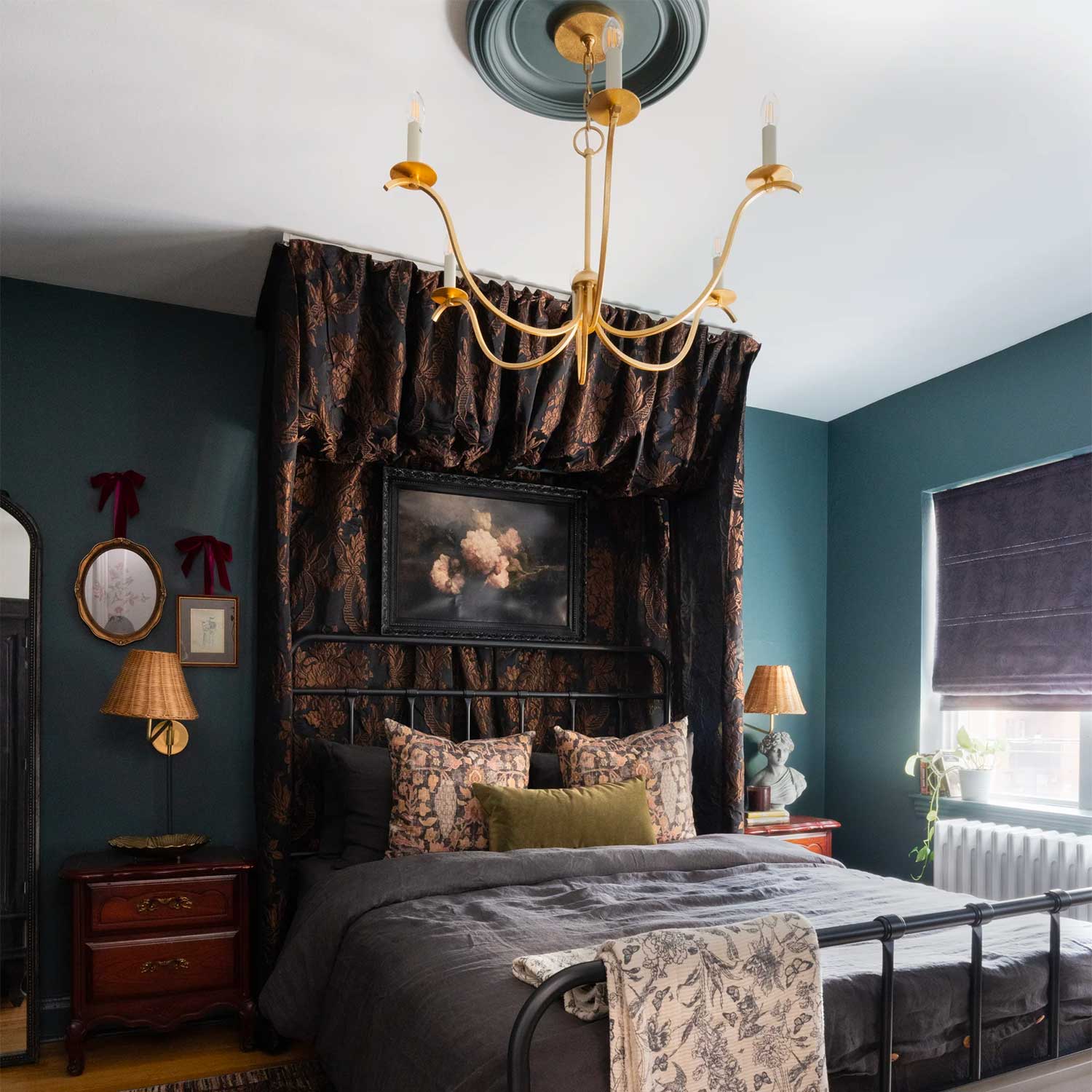 Jaclin - Baroque brass chandelier for vintage-style bedroom