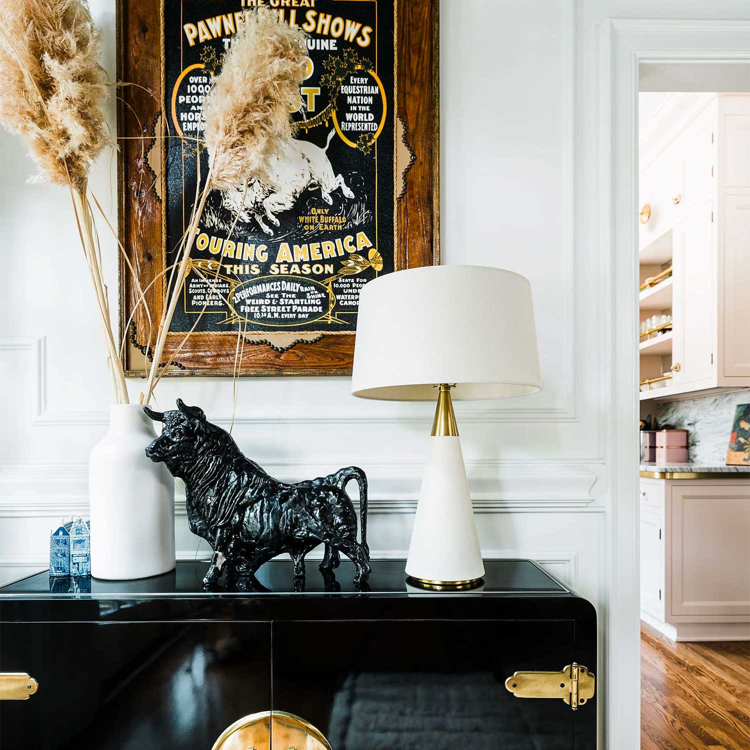 Jen - Design table lamp in linen and brass for modern living room