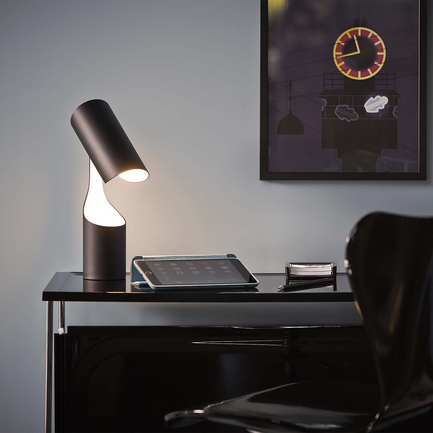 MUTATIO – Ausziehbare schwarze Designer-Schreibtischlampe