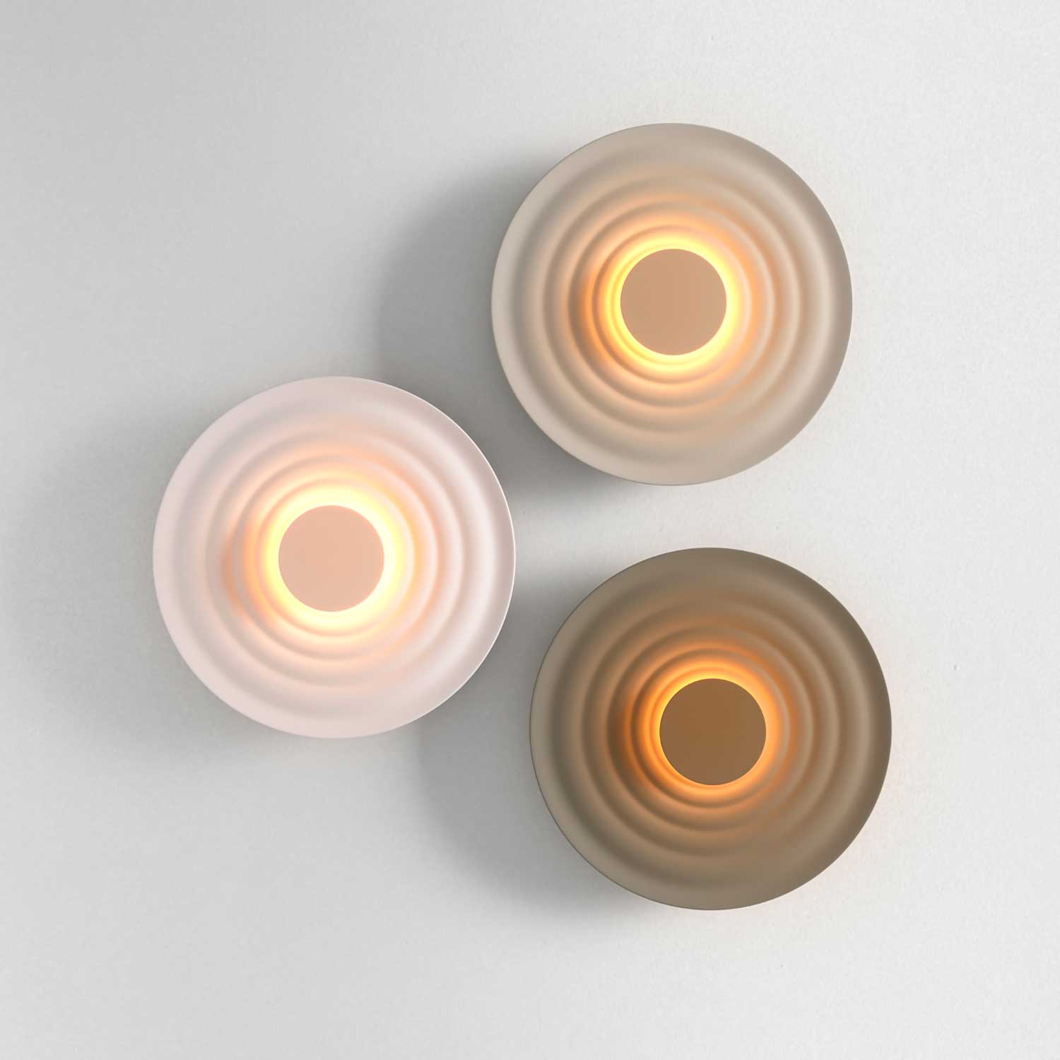 Nami - Round wavy design wall light for living room