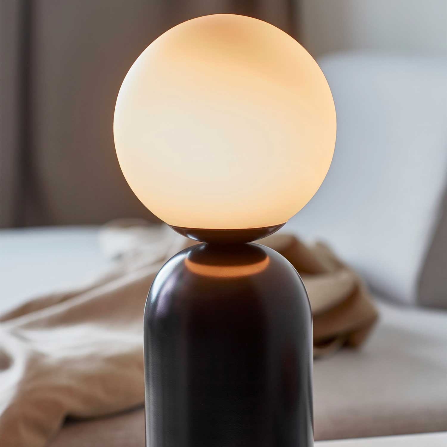 Notti - Lampe à poser moderne pour bibliothèque colorée