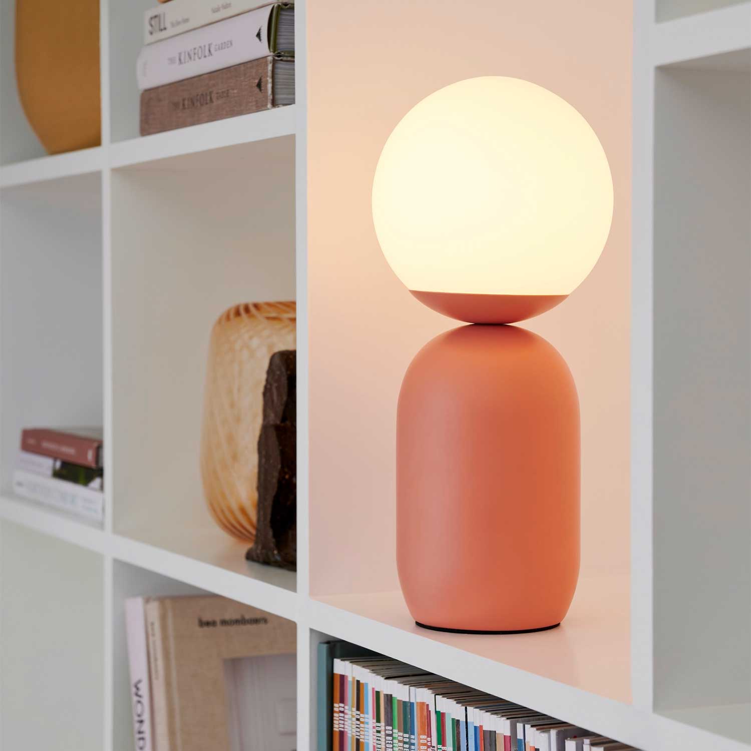 Notti - Lampe à poser moderne pour bibliothèque colorée