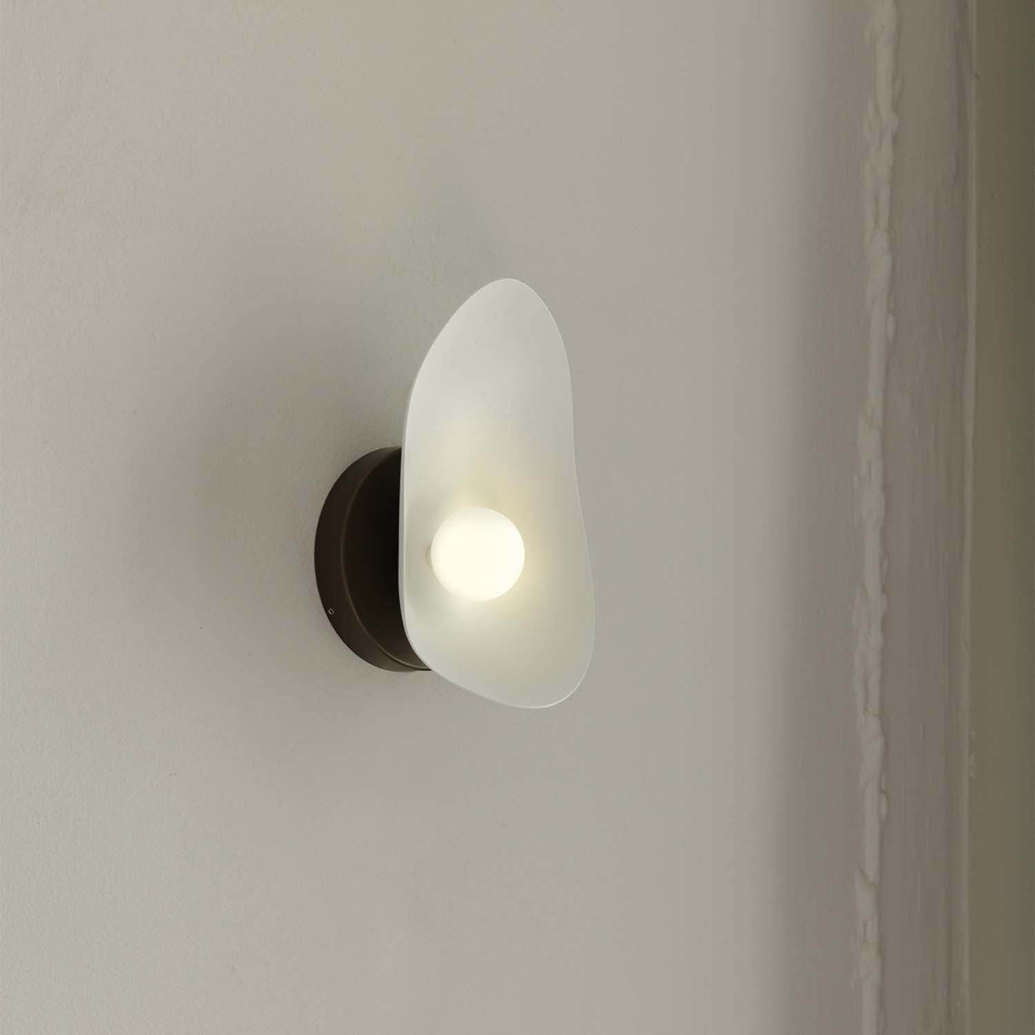 FLORII 1 - Elegant petal-shaped wall light