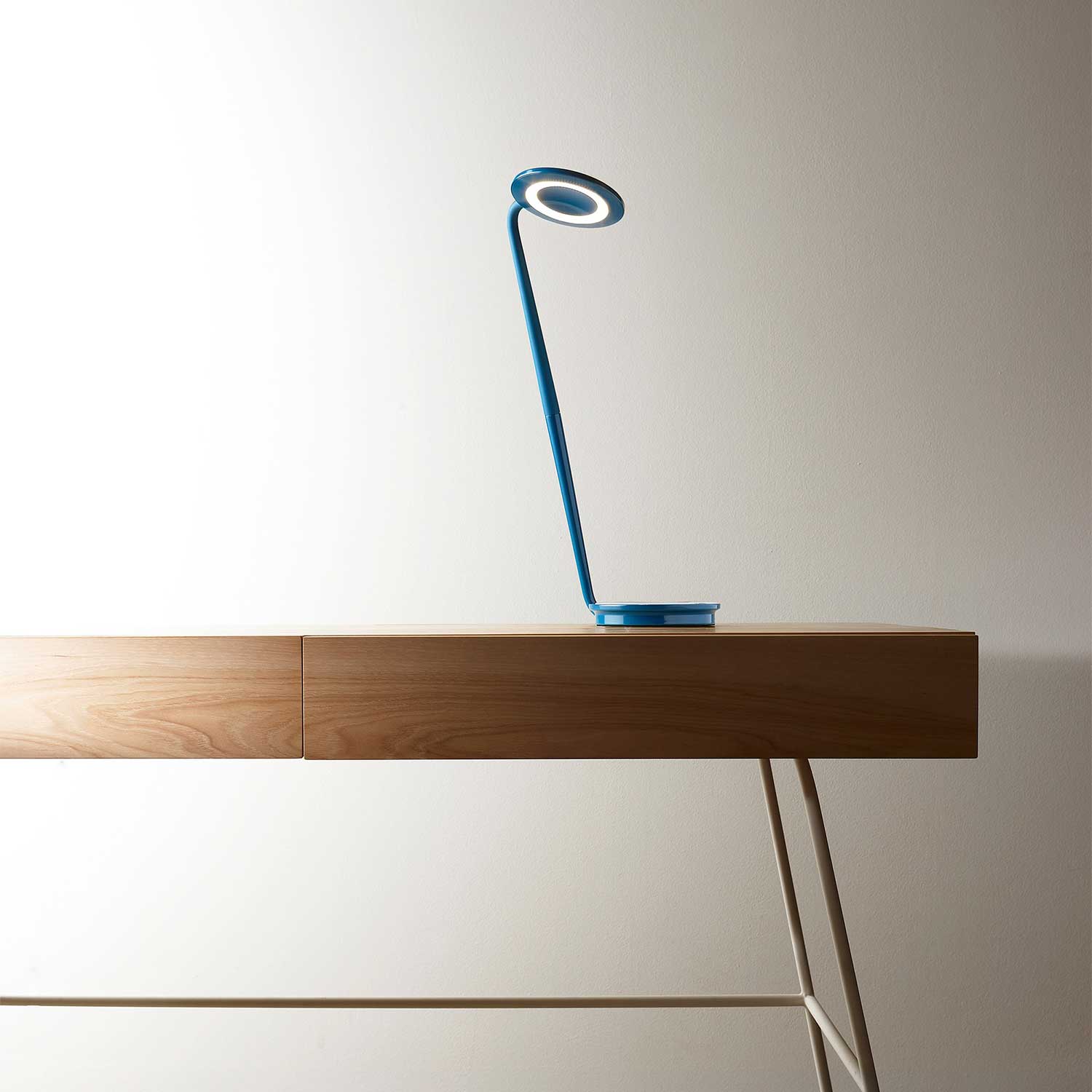 Pixo - Lampe de bureau LED rotative et colorée