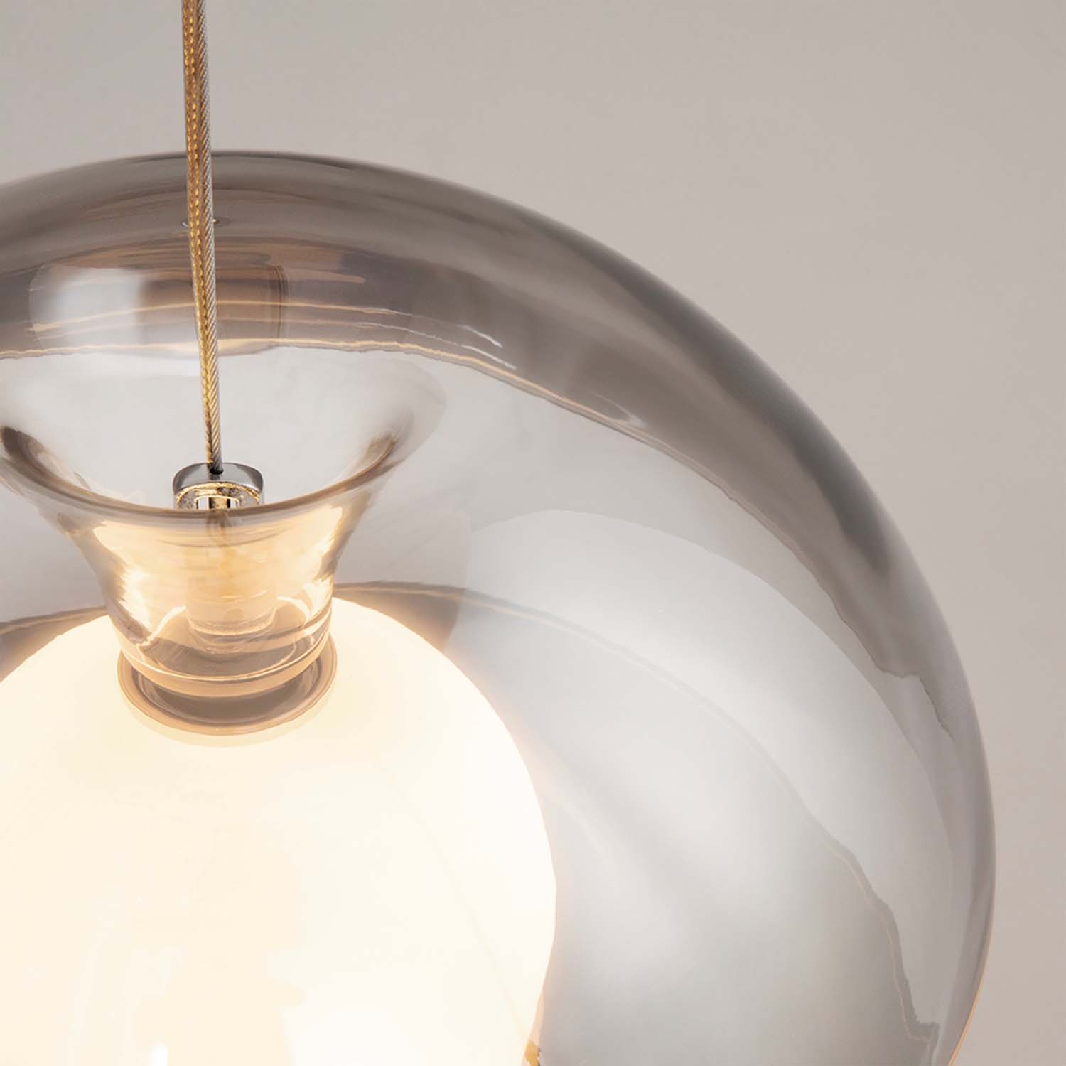 REBEL - Designer-Pendelleuchte in Form eines Apfels, Rauchglas. Integrierte LED