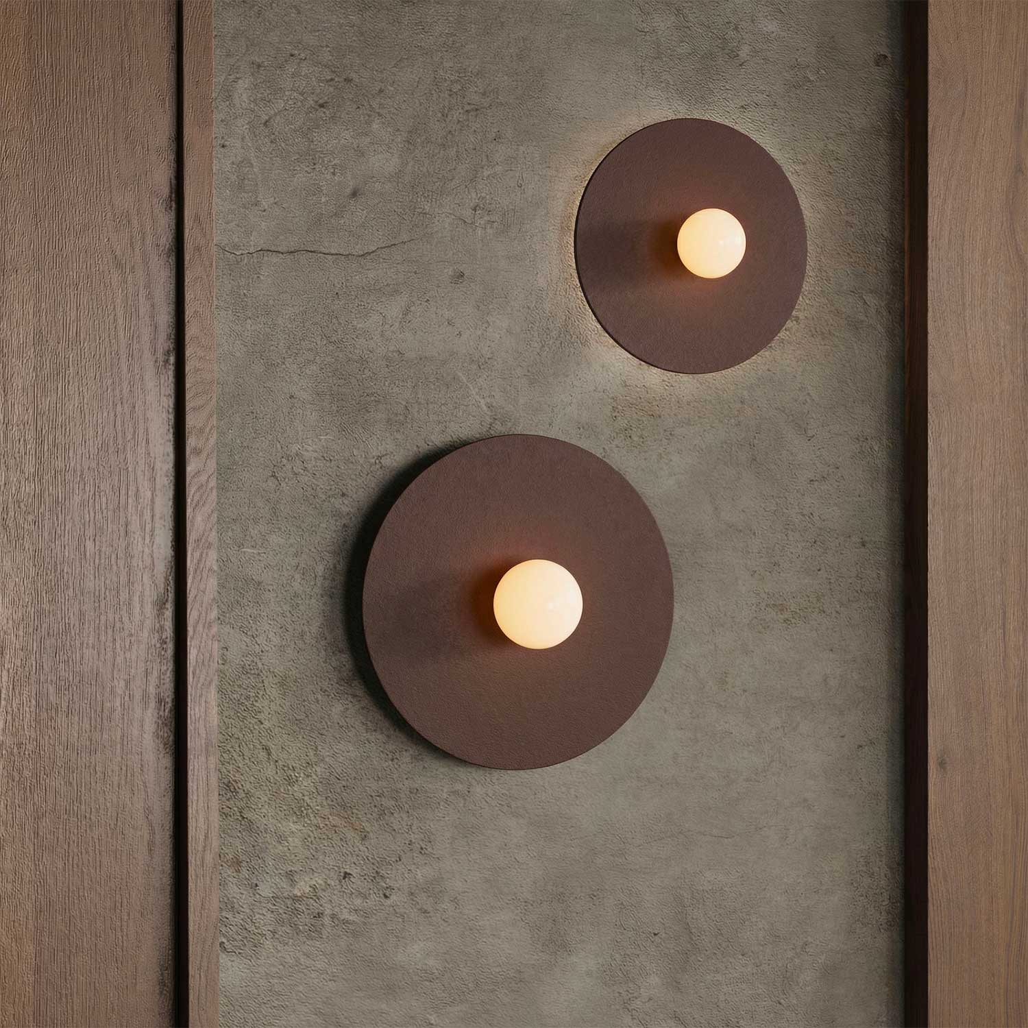 Revati - Applique murale ronde design en acier coloré pour salon
