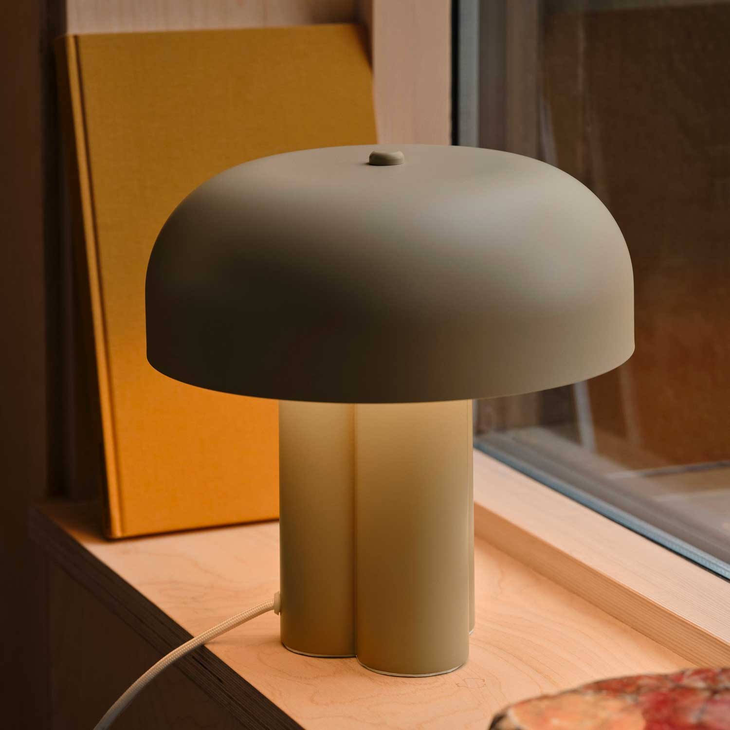 Sandro - Lampe à poser design en métal pour salon contemporain