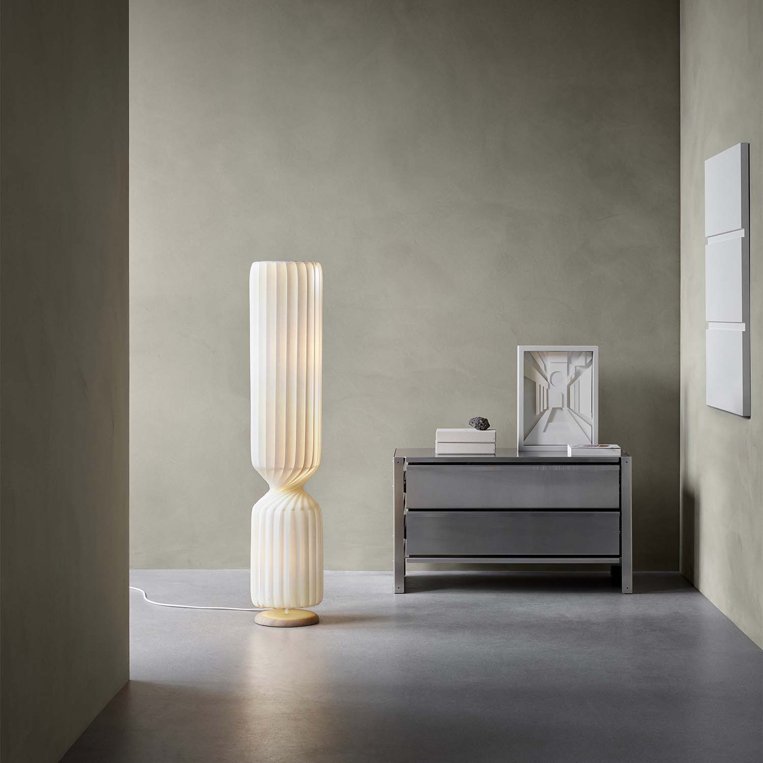 TR41 - Cylindrical floor lamp made from designer paper blades