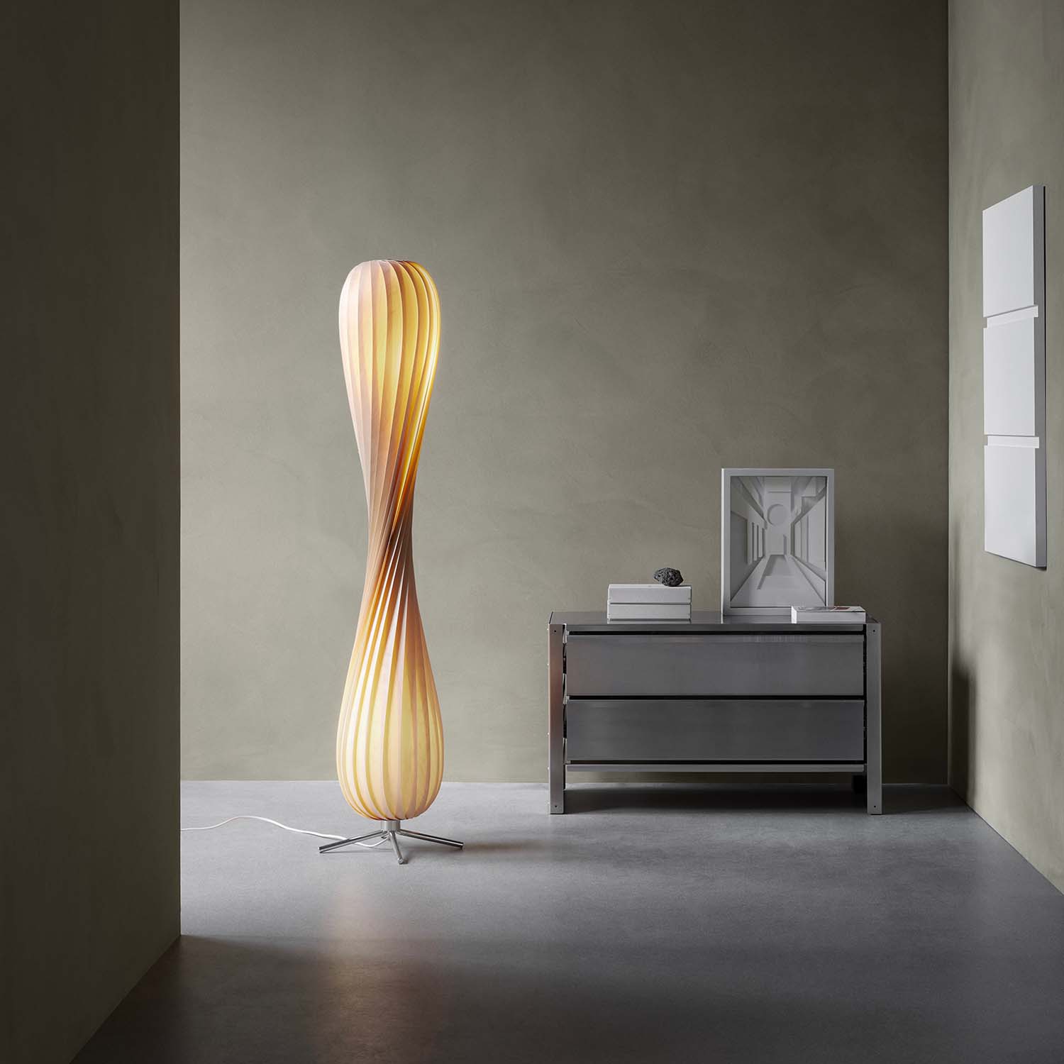 TR7 - Designer floor lamp made from twisted wooden slats