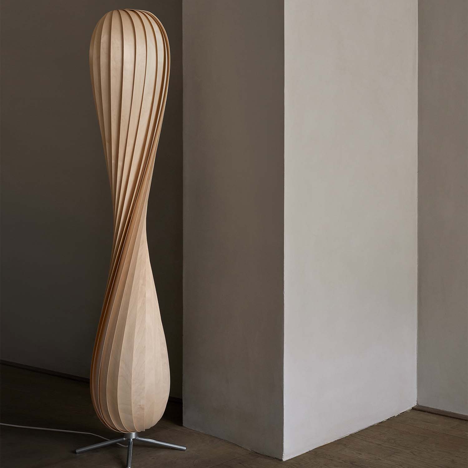 TR7 - Designer floor lamp made from twisted wooden slats