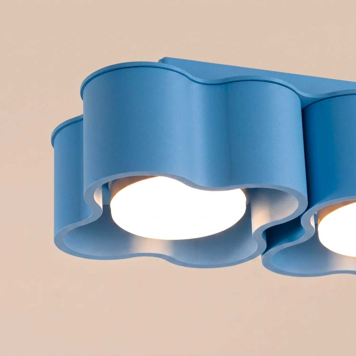 Tulipe - Plafonnier double bas en aluminium mat au dessin organique