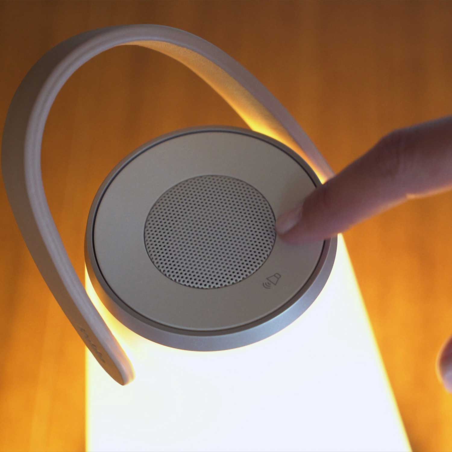 Uma - Kabellose Lampe mit wasserdichtem Bluetooth-Lautsprecher für den Außenbereich