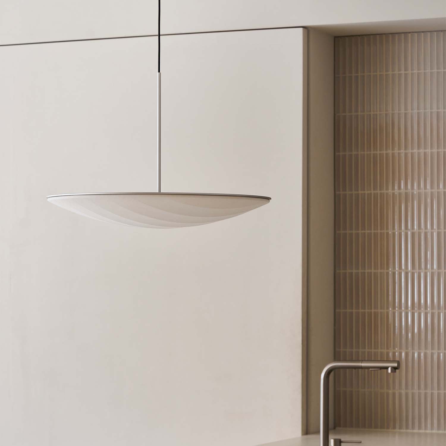 VOYAGE - Sleek and elegant fabric and aluminum pendant lamp