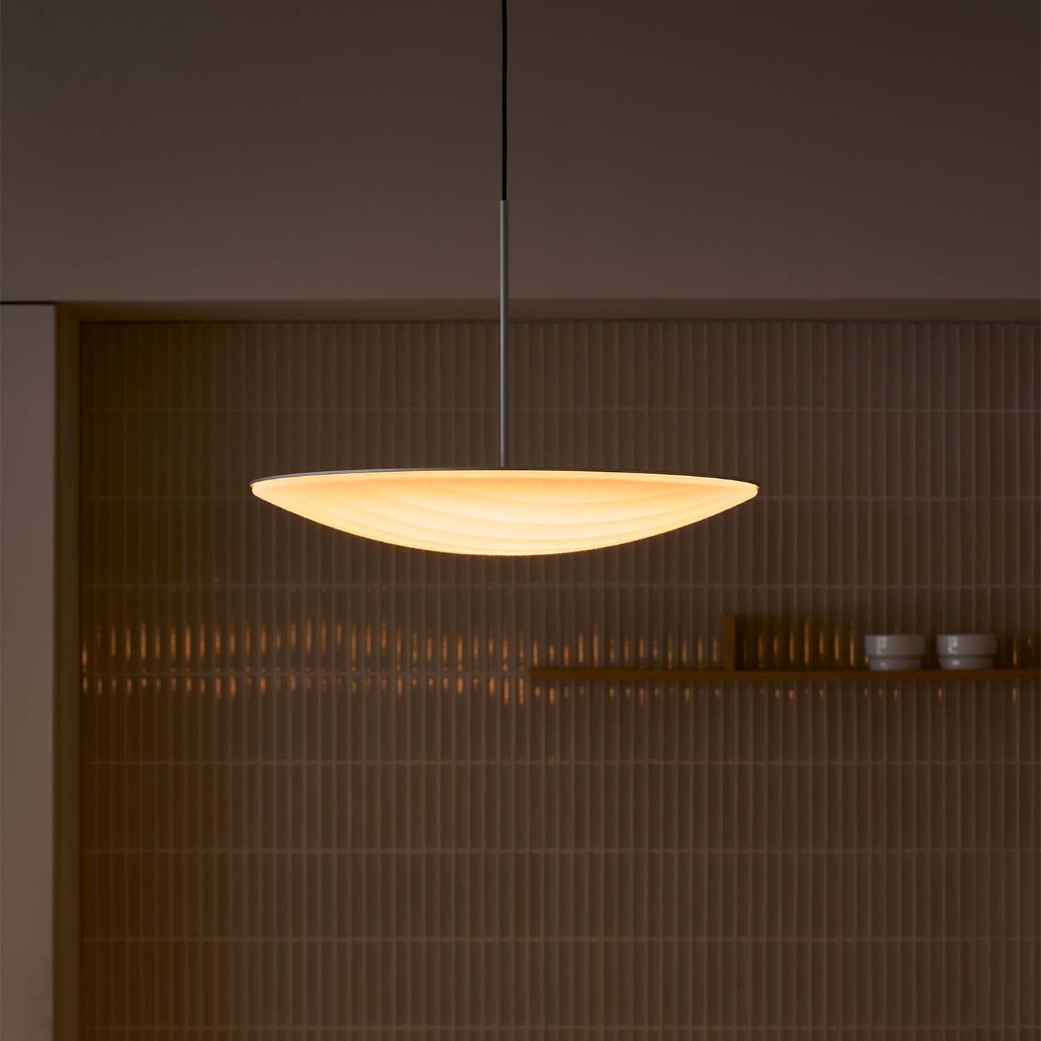 VOYAGE - Sleek and elegant fabric and aluminum pendant lamp