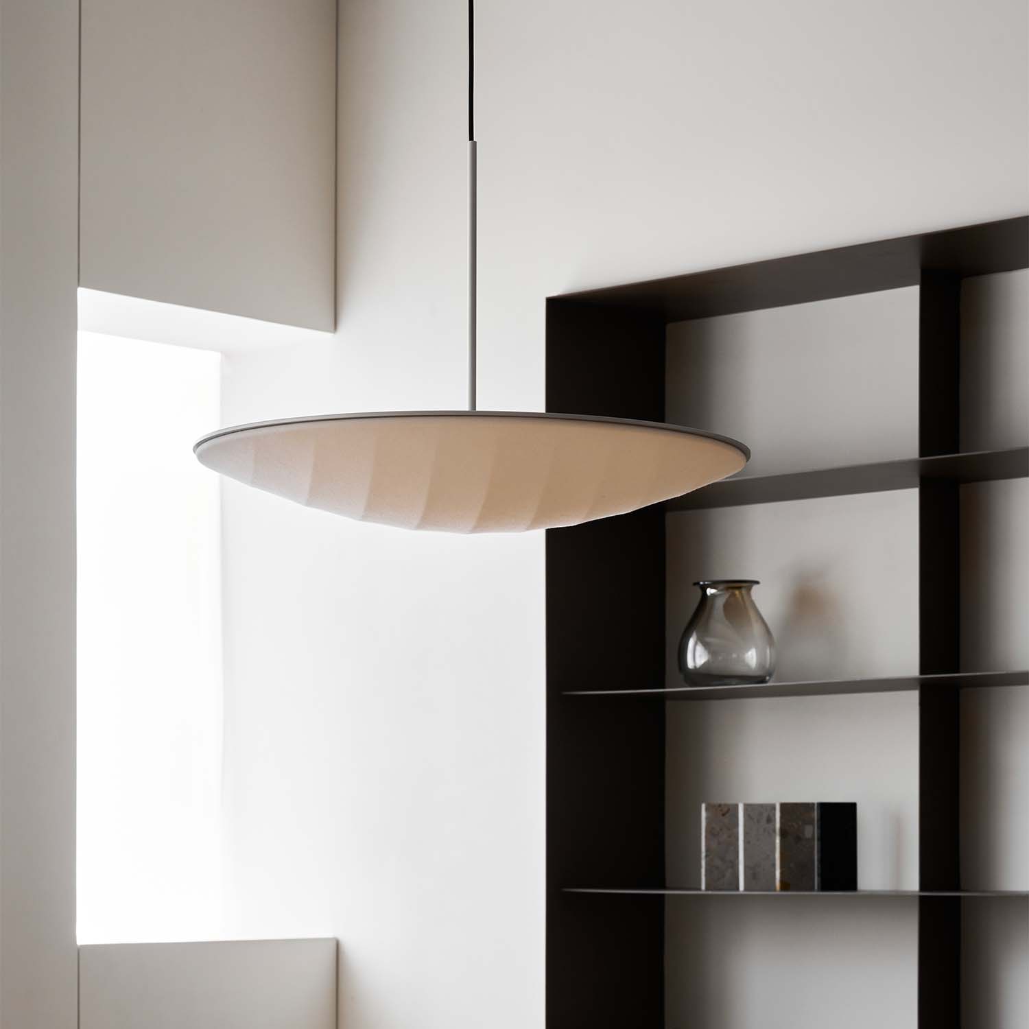 VOYAGE - Sleek and elegant fabric and aluminum pendant lamp