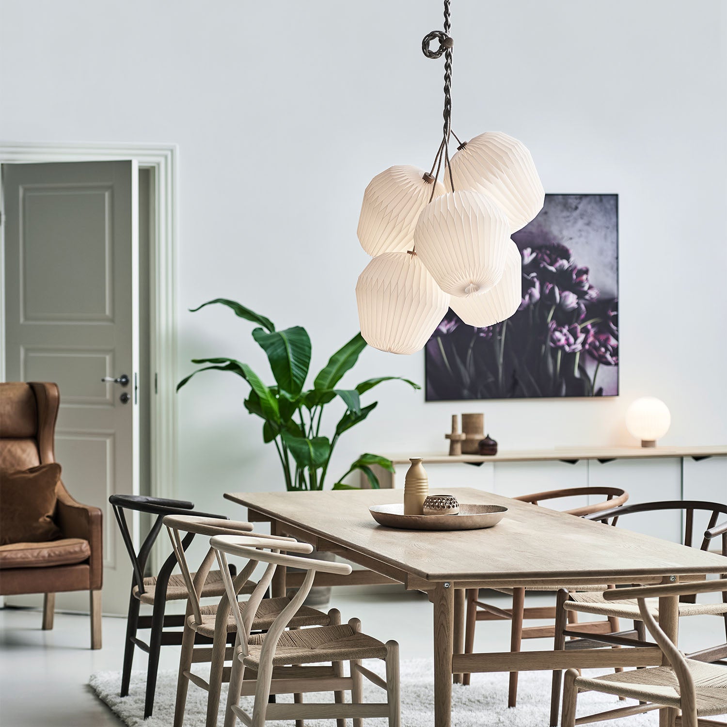 らっこLE KLINT（レ・クリント）THE BOUQUET 5 LE KLINT BOUQUET 5 cluster chandelier in white folded paper design