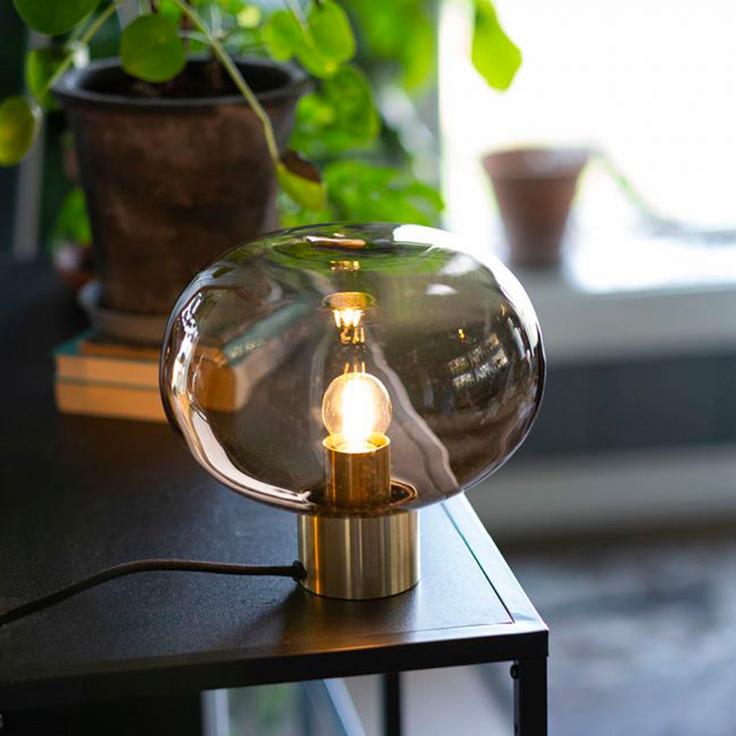 ARCHIVE 4169 - Lampe de table en verre soufflé artisanale