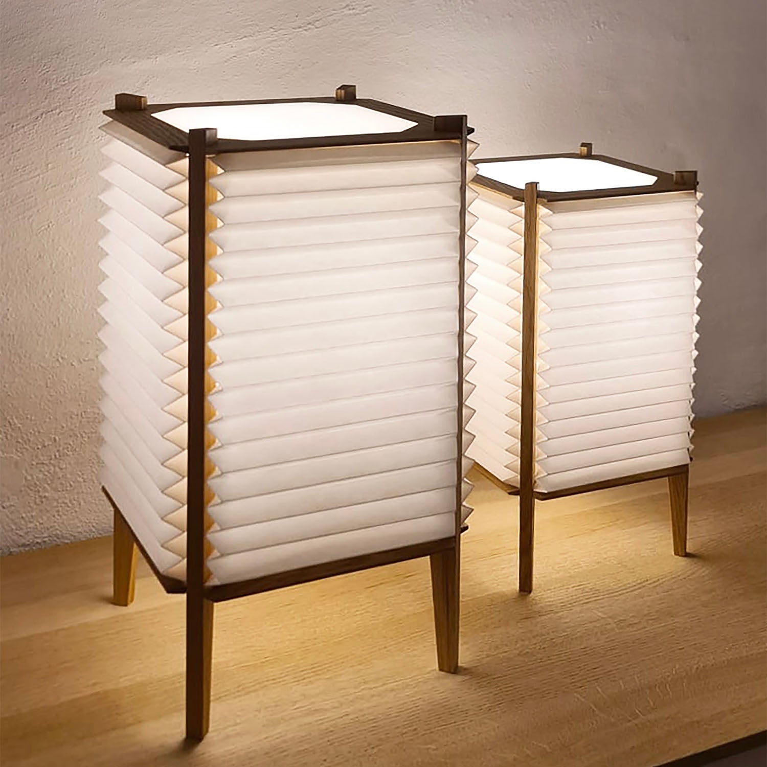 BEE HIVE - Lampe à poser en bois et papier plissé style japonais