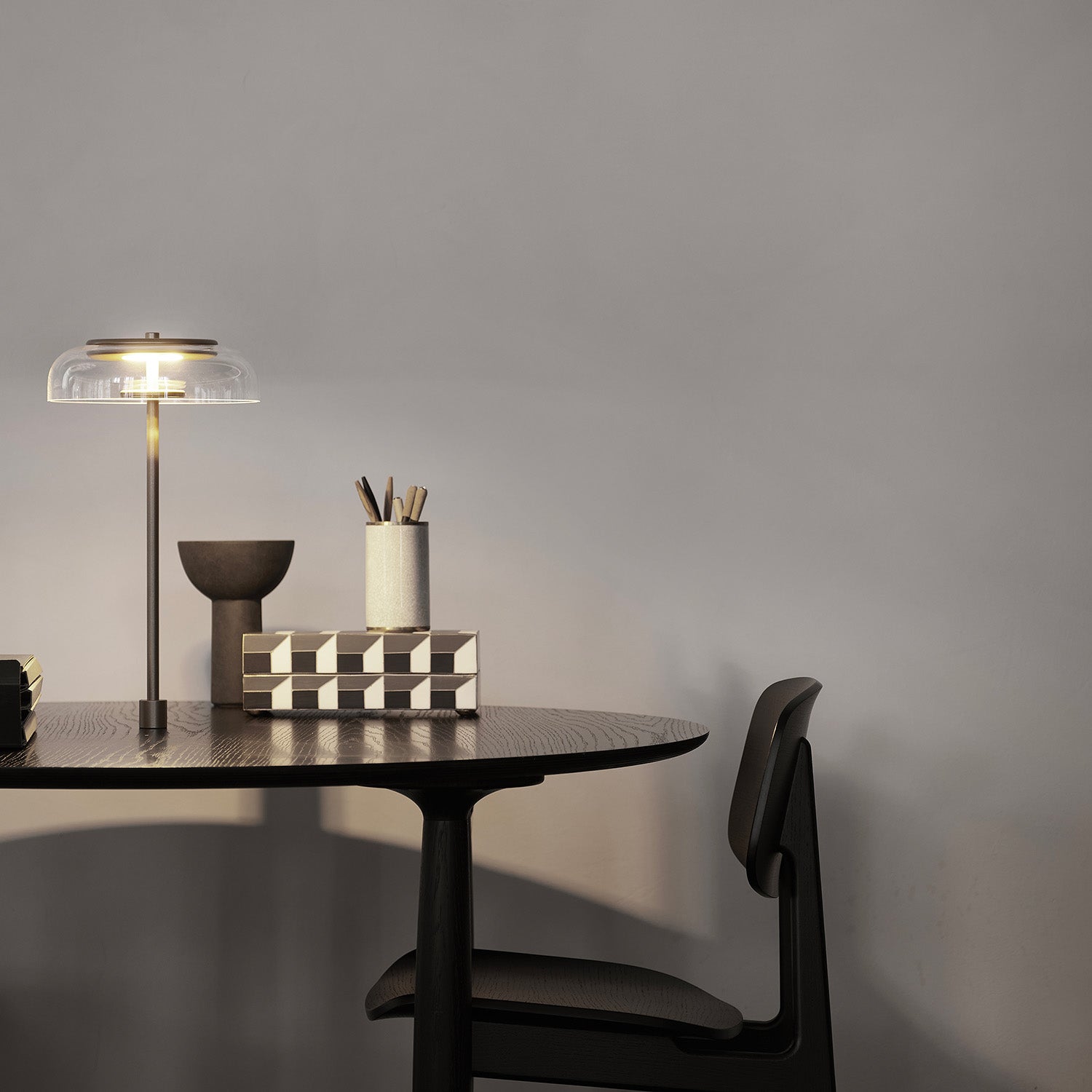 BLOSSI Inset - Luxurious and modern integrated glass table lamp