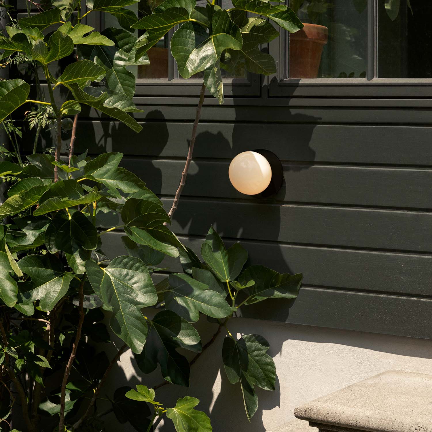 LIILA 1 Opal Outdoor - Design und elegante Außenwandleuchte