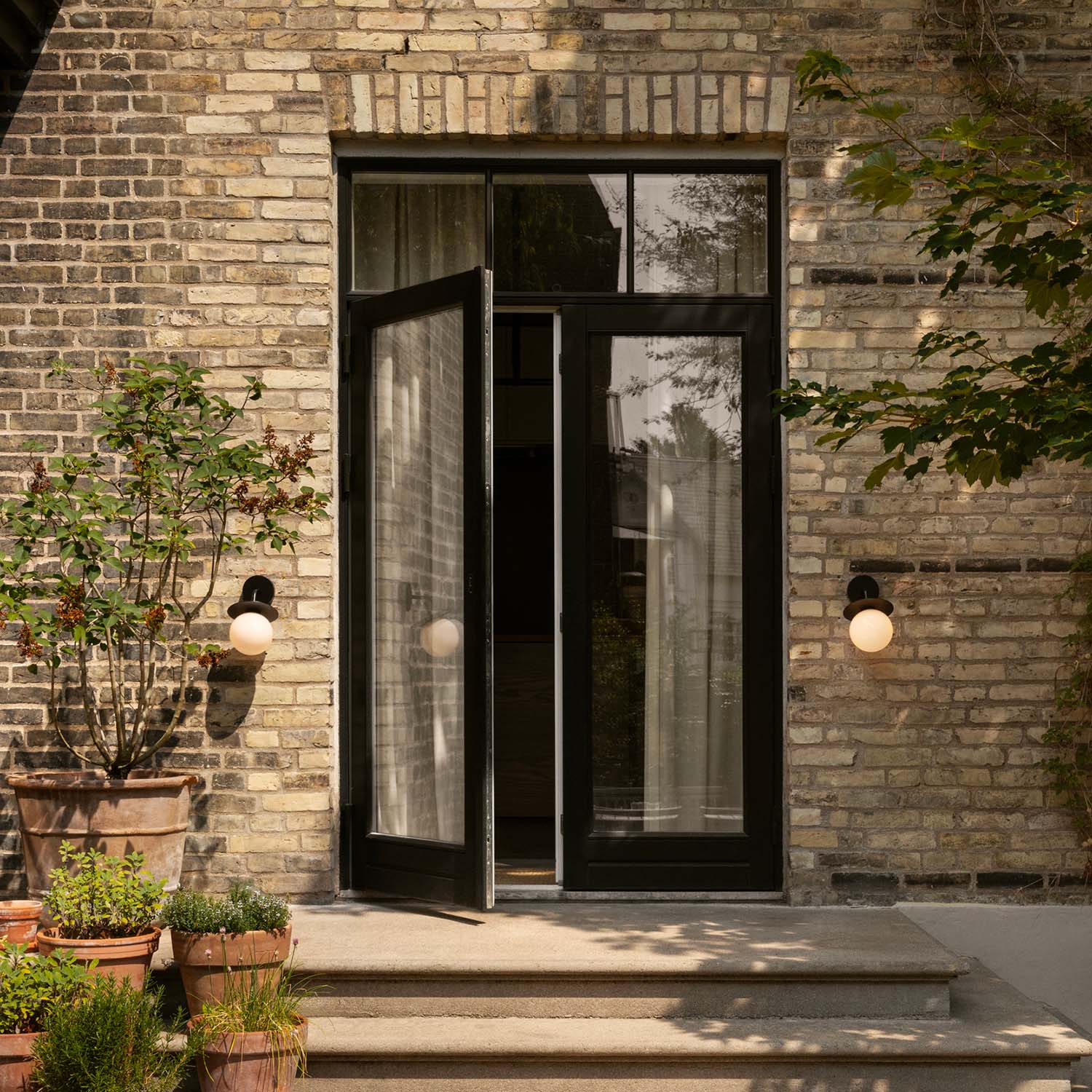 LIILA Opal Outdoor – Außenwandleuchte im eleganten und luxuriösen Design