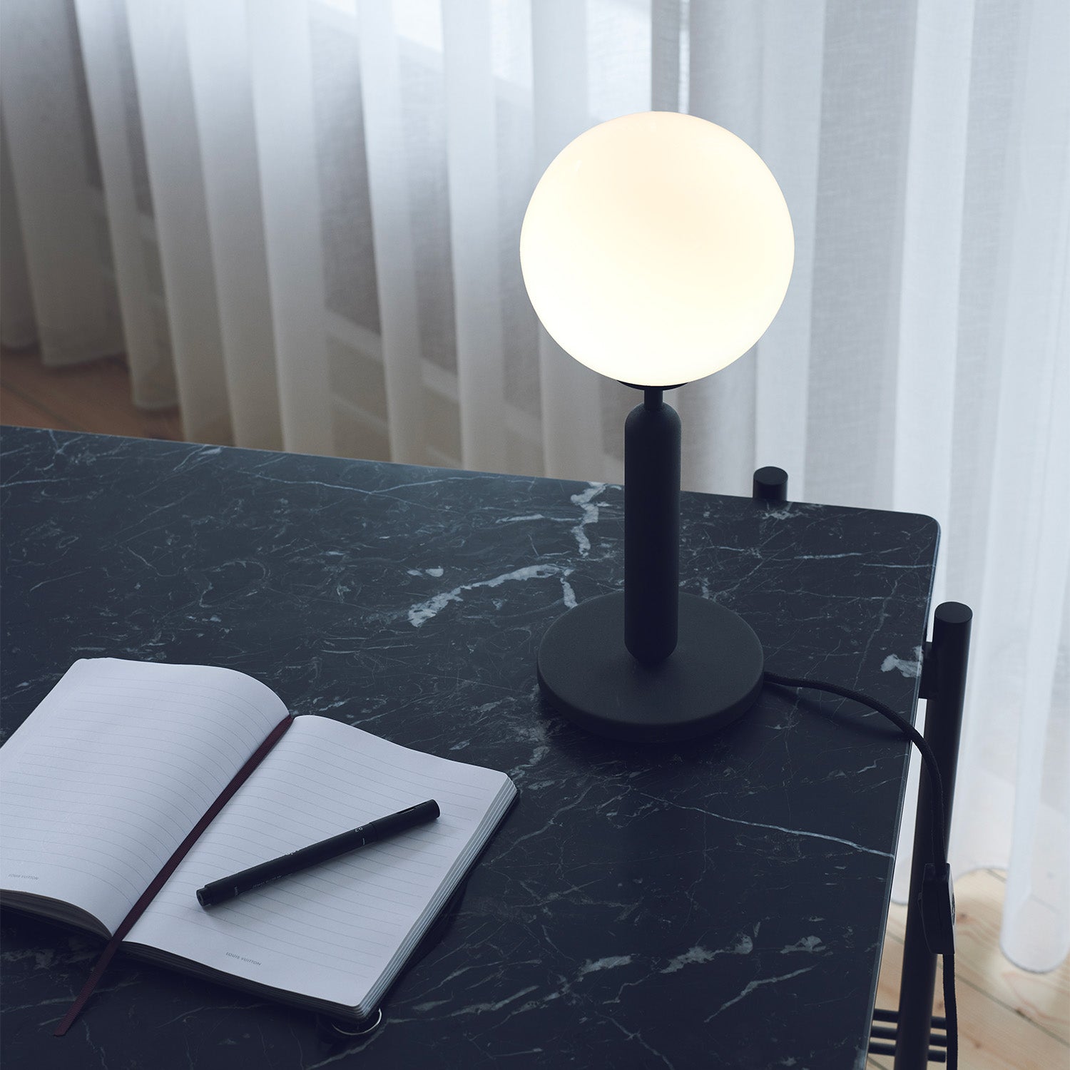 MIIRA Opal Table - Lampe à poser élégante haut de gamme bureau