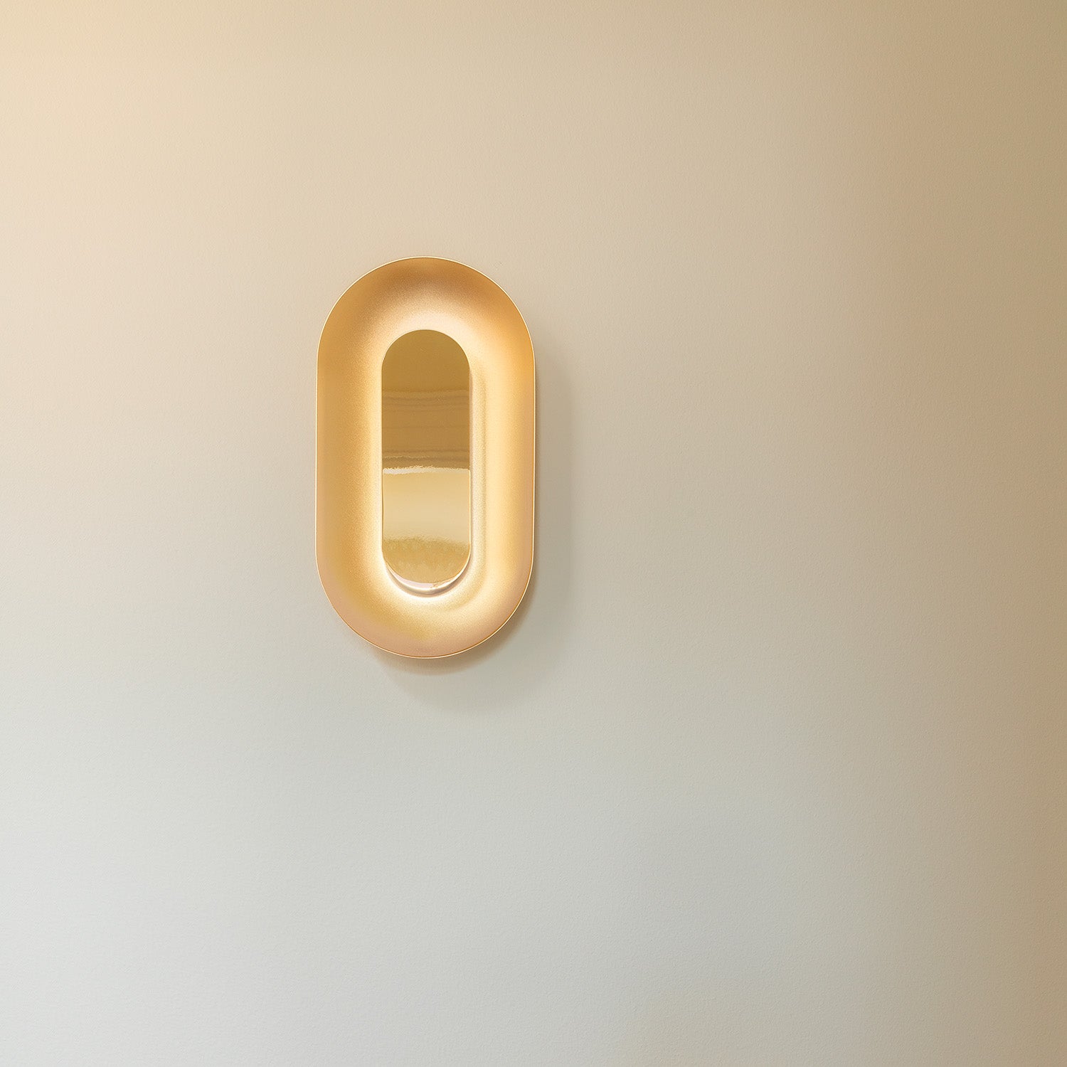 SASI - Wall lamp with a luxurious and elegant design